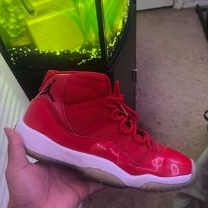 Jordan 11 Gym Red Size 6 (GS)